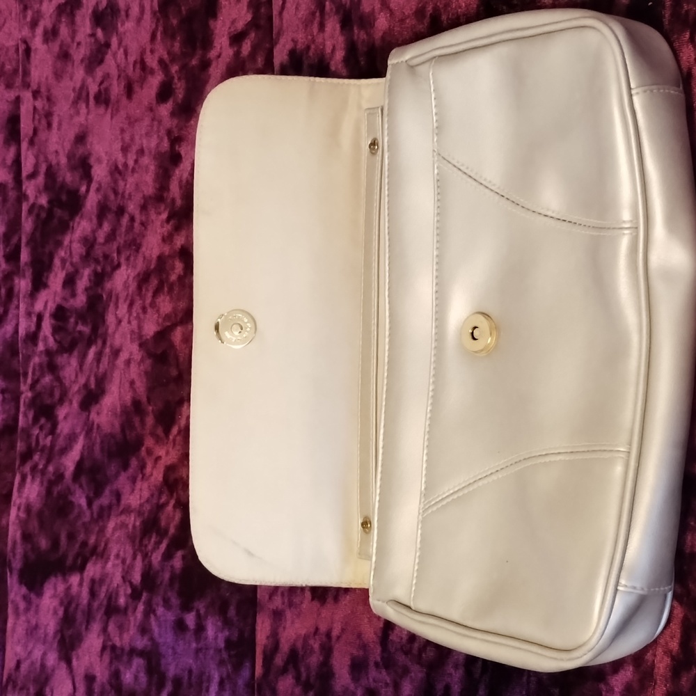 Gold Purse - Picture 2 of 6